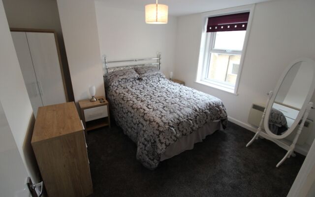 Modern two Bedroom Apartment Ideally Located