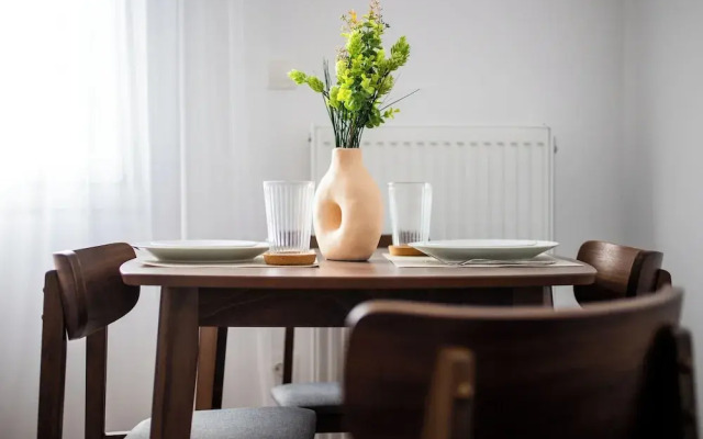 Alex's 2-Bedroom Apartment in Athens