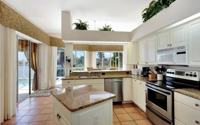 Colonial Home #12972