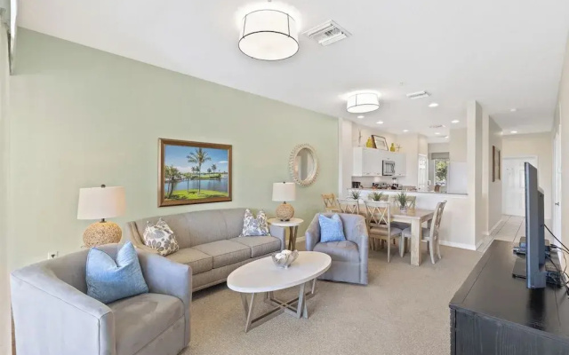 Genoa Vacation Rental: Stylish 2-BR Condo with Golf & Lake Views. Resort-Style Pool, Hot Tub, and Easy Access to Championship Golf. Minutes from Naples Beaches, 5th Avenue S, and Marco Island