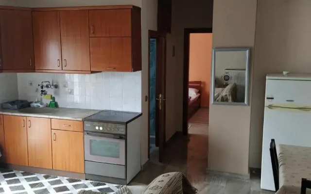 George's apartment Serres