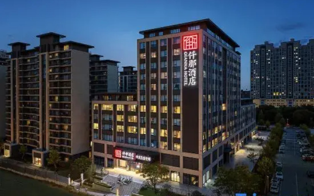 Qianna Hotel