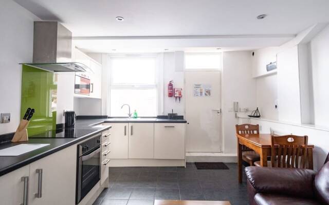 Impeccable 1 Bed Apartment In Sheffield