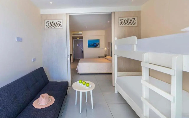Tofinis Hotel