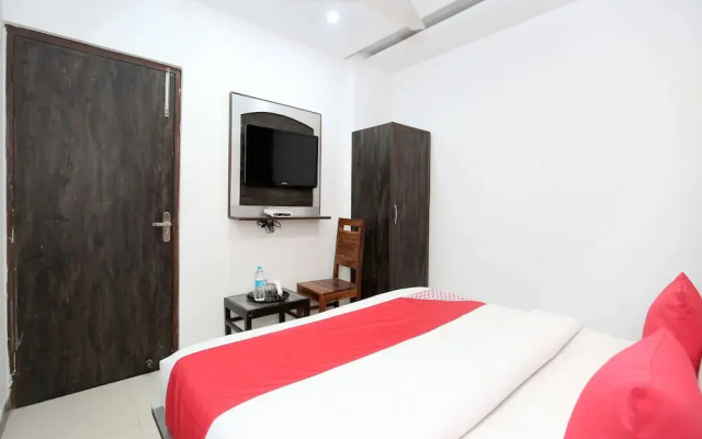 OYO 13431 Hotel Royal Blue