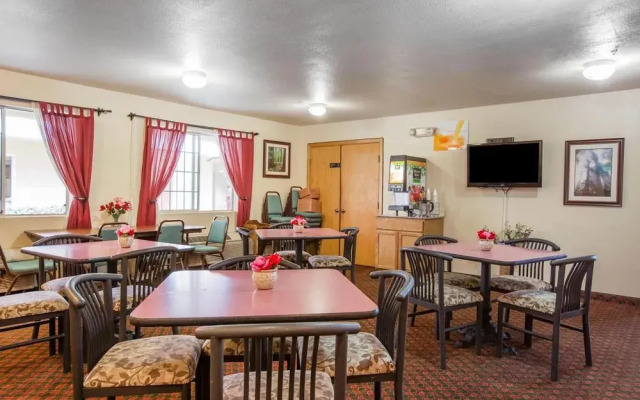 Quality Inn & Suites Redwood Coast