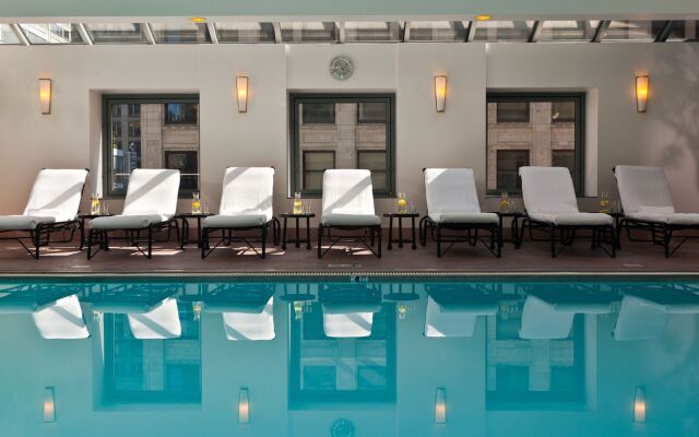 Renaissance Chicago Downtown Hotel