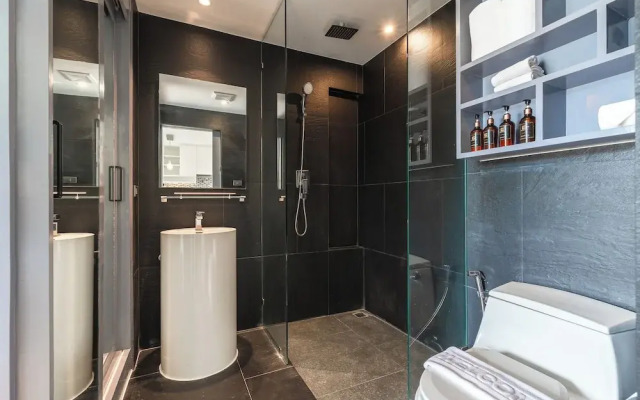 1BR Suite with Rooftop Pool C223