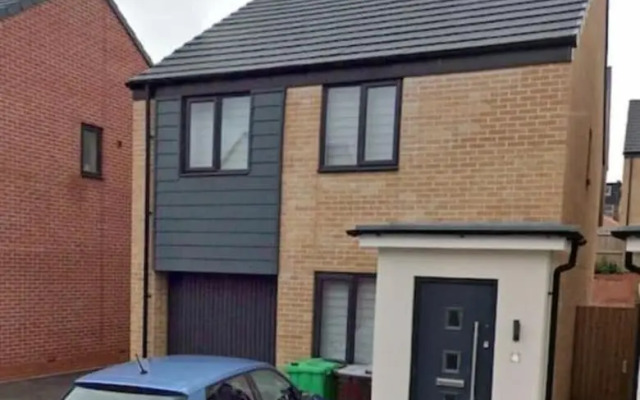 Room in Lenton with free parking