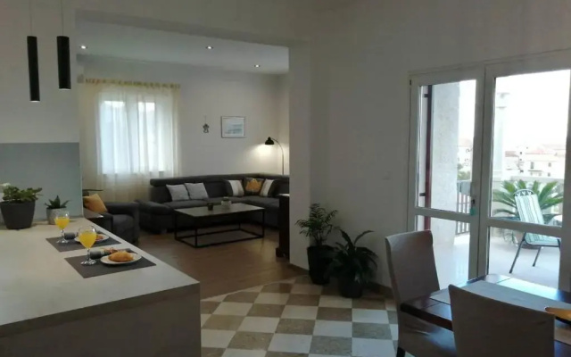 Apartment Mika-150m from the sea