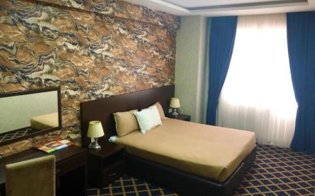 Kristal Hotel