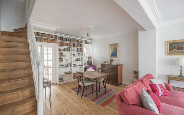 Traditional Home in Kew Gardens