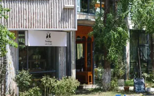 Three logy cafe&craft