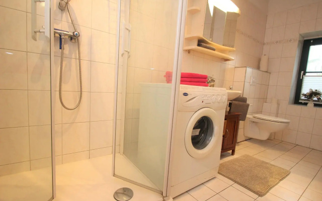 Semi detached house, Glave