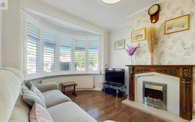 Charming 3 bed home. Spacious with large garden