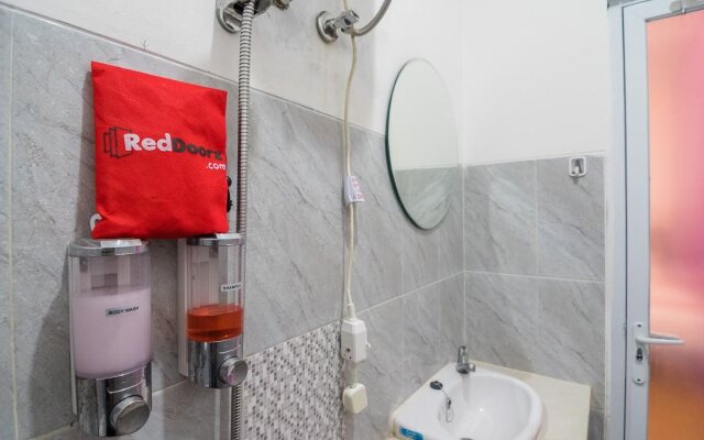 RedDoorz Syariah near Stasiun Kota Bogor