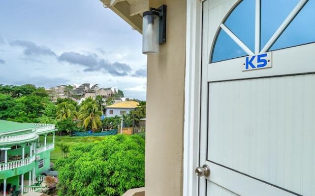 Your quaint home just steps from beach