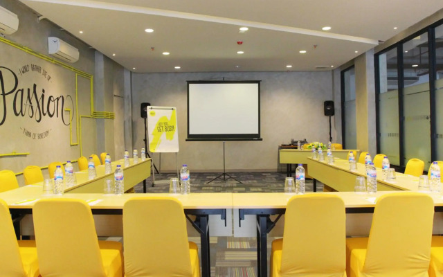 YELLO Hotel Jemursari Surabaya