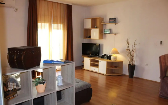 Apartments and Room Thea