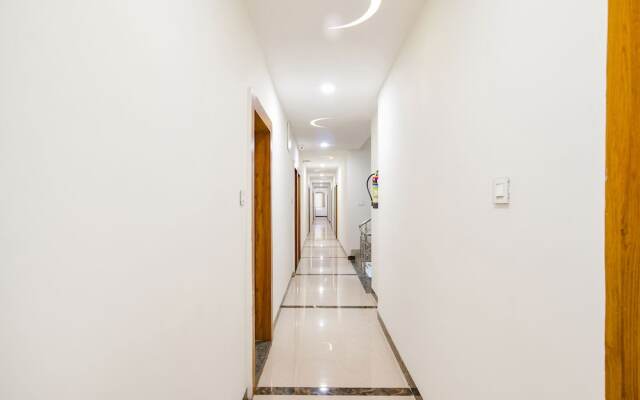 Fabhotel Woodlark Inn