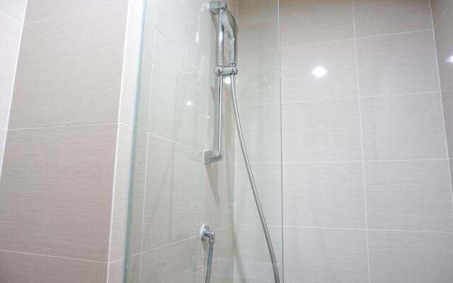 Relaxing Studio Puri Mansion Apartment