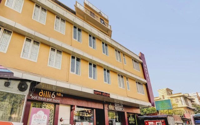 OYO 14174 Good Luck Residency Hotel
