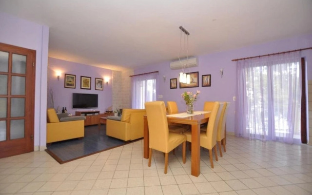 Eden - 30m From the sea - A1