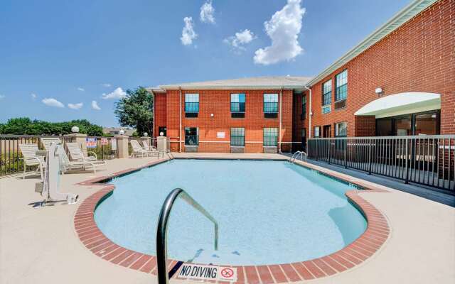 Days Inn by Wyndham Dallas Plano