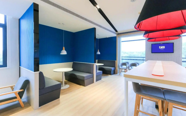 Holiday Inn Express Shanghai Pudong Airport