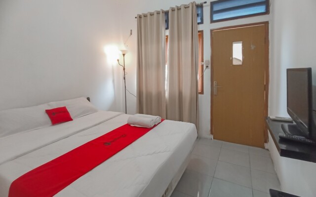 RedDoorz Syariah near RSUD Karawang 2