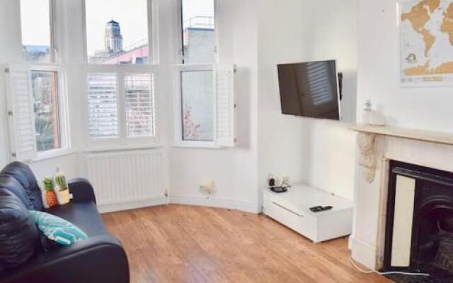 Gorgeous & Chic West Hampstead Apartment (KR39)