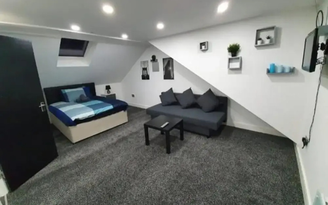 3 Bedrooms Apartments Near Town Center
