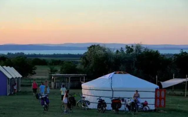 Dharma Horse Shelter Bungalows & Farmping