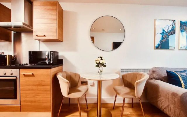 Deluxe City Centre Apt Balcony & View & Free Parking
