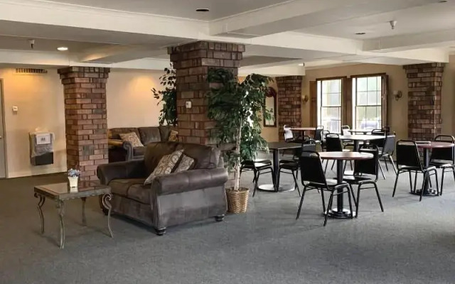 Hardman House Inn & Suites