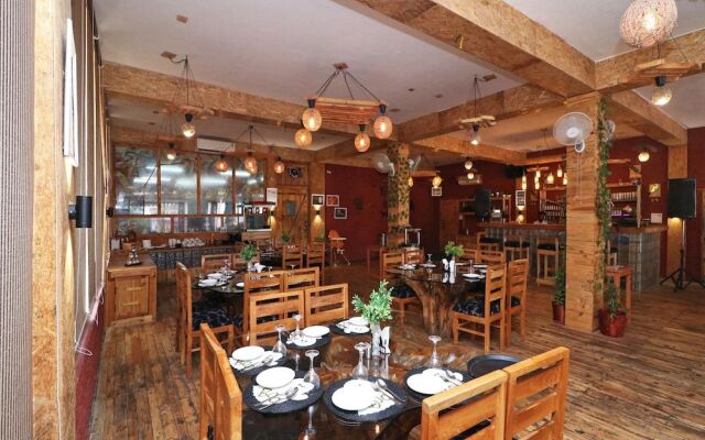 Oyo 14802 Hotel Virus Bistro