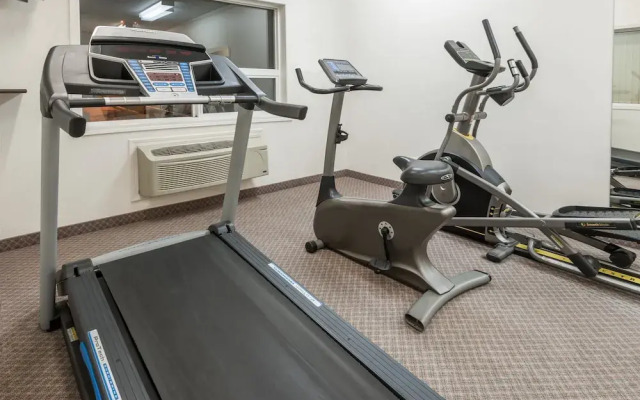 Super 8 Edmonton West