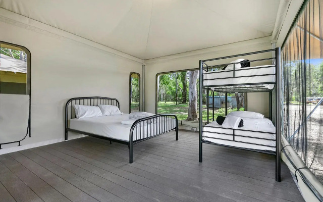 Noosa Habitat Resort B & B