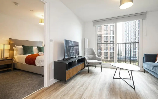 Waterside Flat in Central Leeds