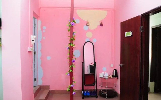 Guangzhou 18 Years Old Apartment