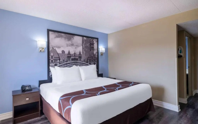 Super 8 Toronto East ON