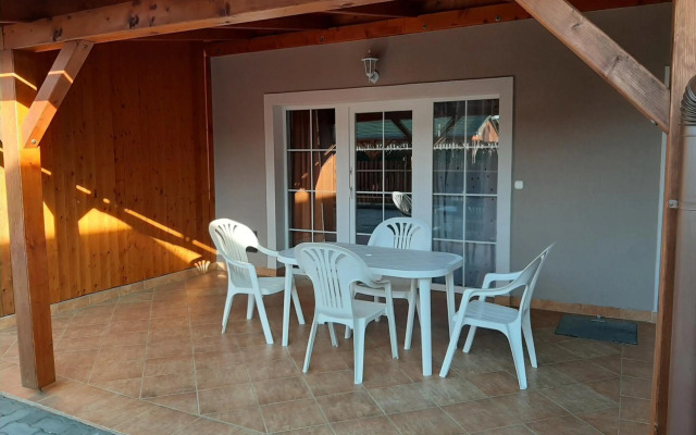 22 féröhelyes apartman