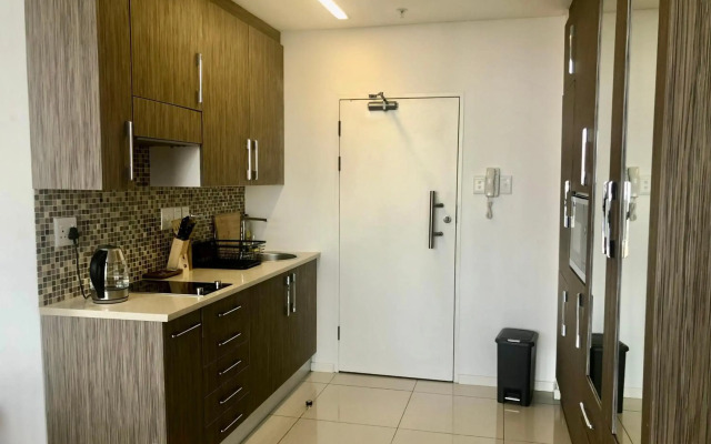 Urban Awe Apartment: iTowers 21st Floor