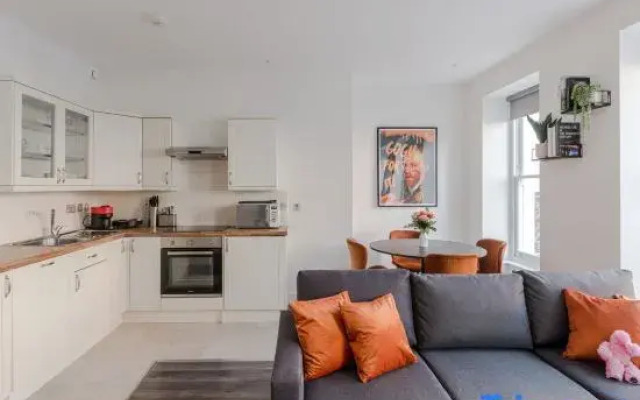 The Foley Residence I - Fitzrovia - by Frankie