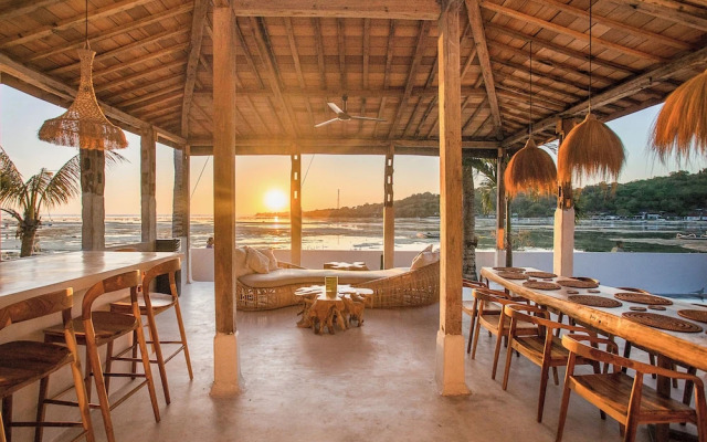 Sunset House Ceningan