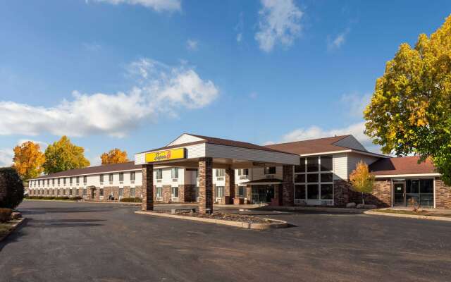 Super 8 by Wyndham Wausau