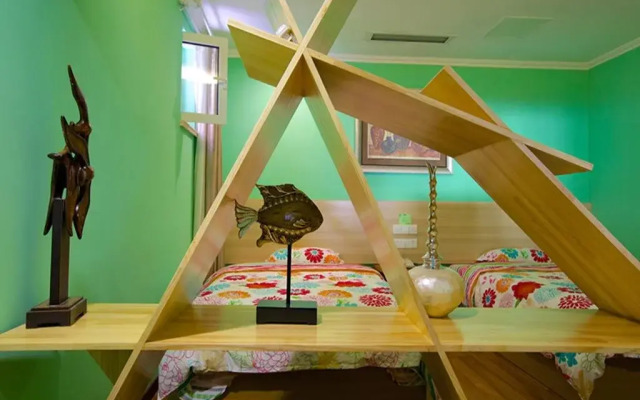 Hometree Theme Hotel