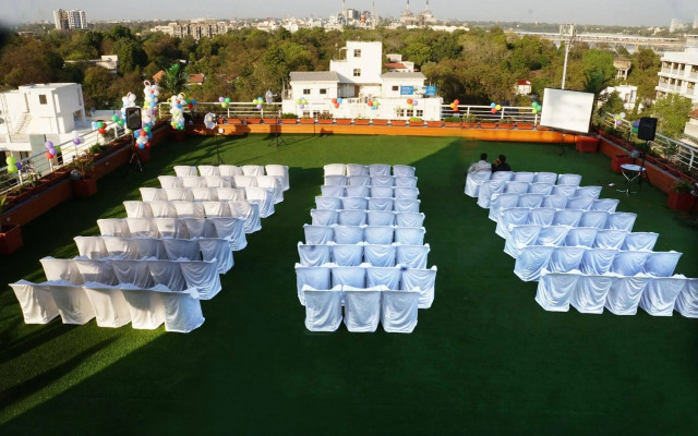 Silver Cloud Hotel & Banquets Ahmedabad