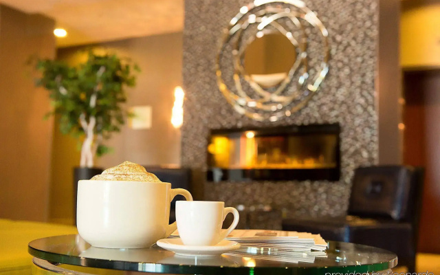 Holiday Inn Hotel & Suites Mississauga by IHG