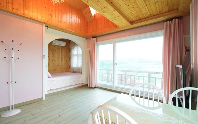 Yeoju Ipobo Riverside Pension
